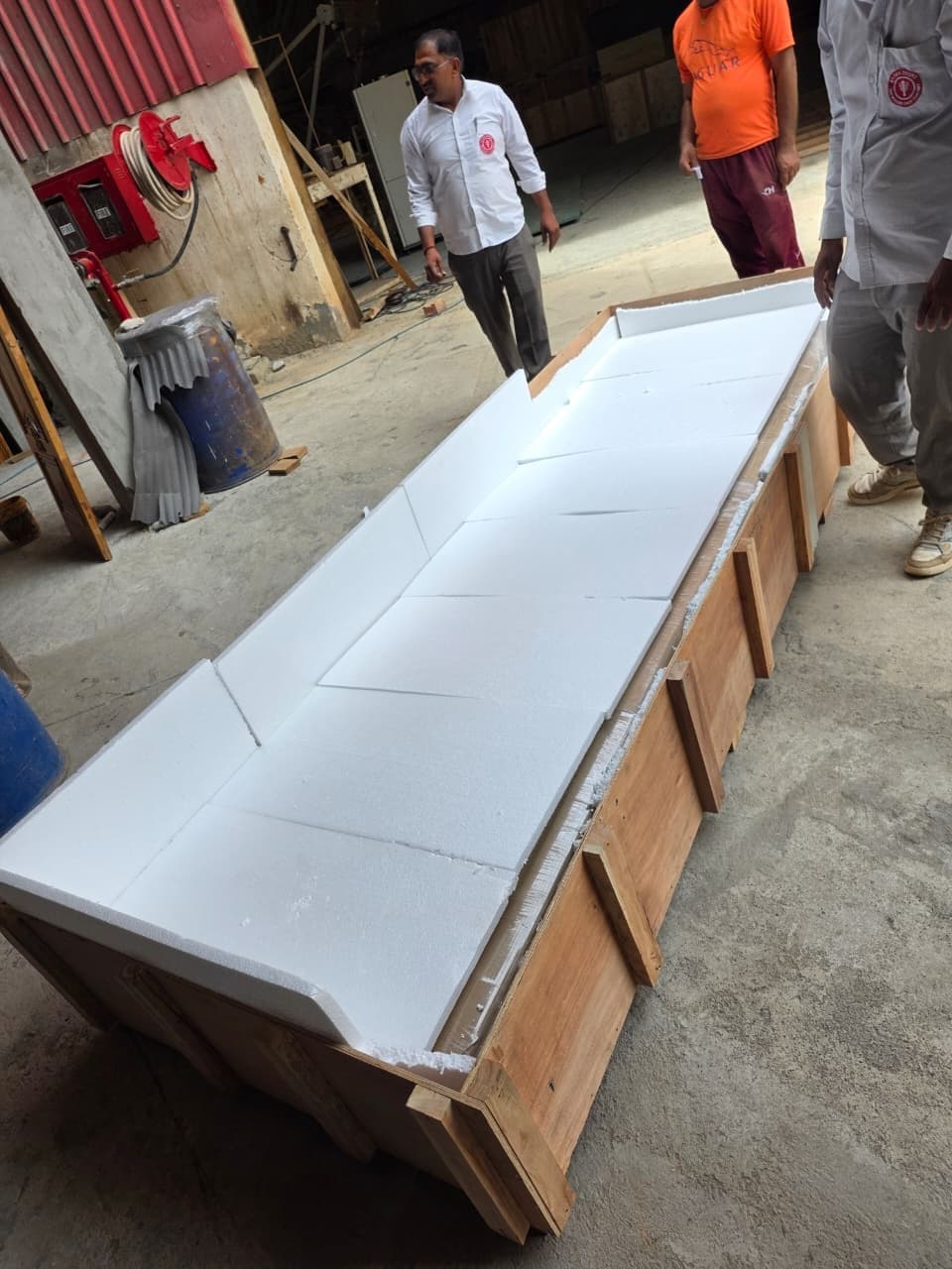Jali door at an angle showing its thickness