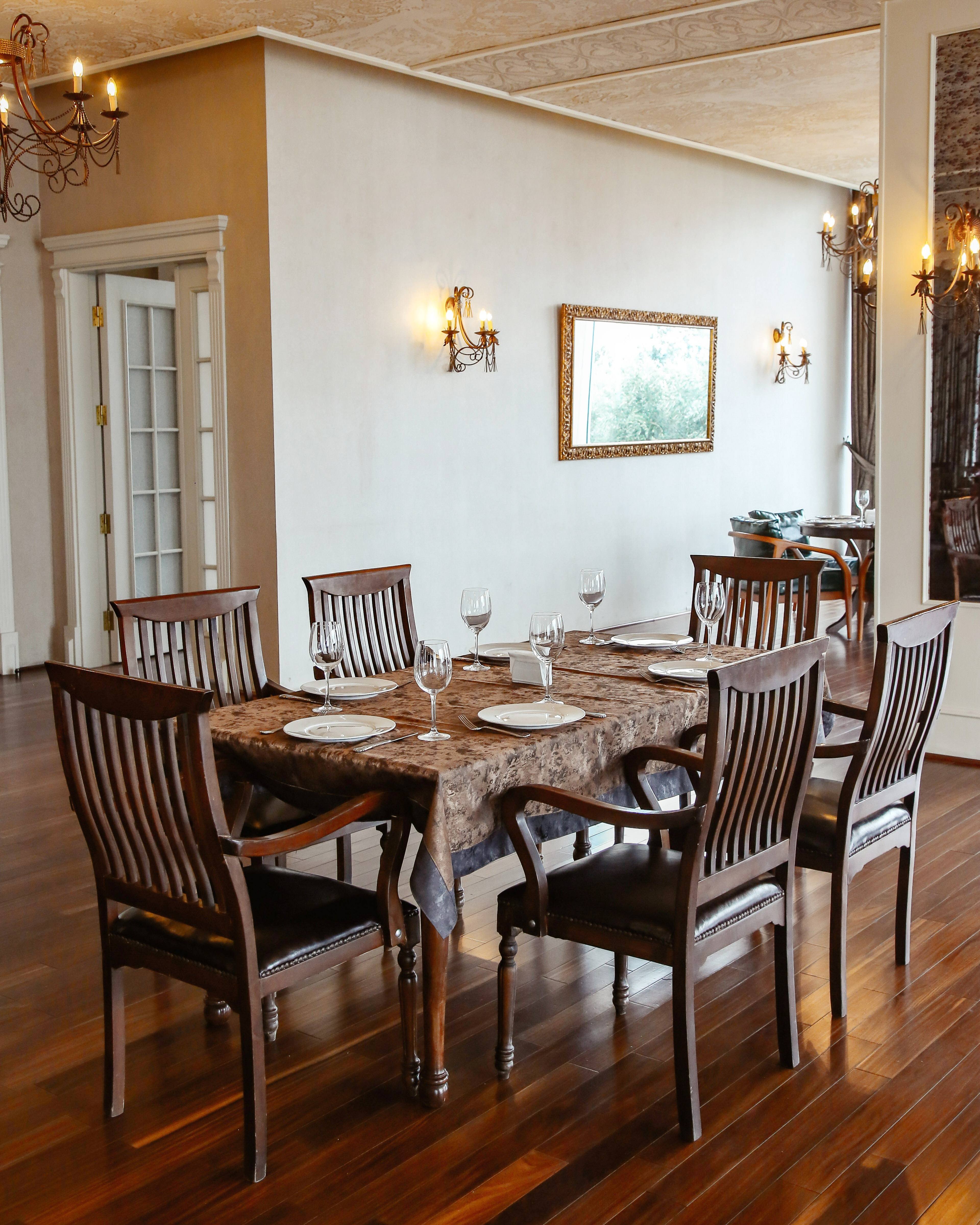 The Grand Dining Suite